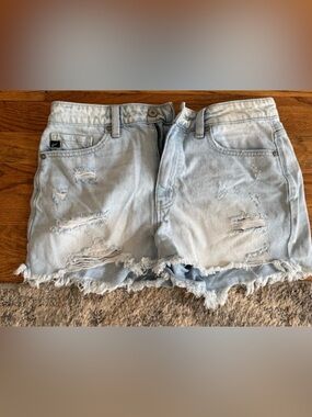 KanCan light blue jean Distressed Denim Shorts with Logo Plate